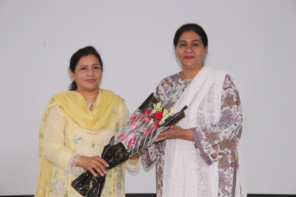 CRCP Course Certificate Distribution Ceremony and SymposiumThe 30th Clinical Research Certified Professional (CRCP) Course Symposium and the 29th CRCP Certificate Distribution Ceremony were successfully conducted at Dow University of Health Sciences on May 24, 2025, marking another milestone in the journey of promoting quality education and training in clinical research.

Under the leadership of Dr. Fakhsheena Anjum, Director of the Centre for Education and Training in Clinical Research (CETCR), the CRCP program continues to empower healthcare professionals with essential skills— contributing to a stronger and more informed medical community.
